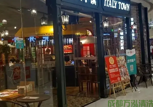 2025年10月23日泸州某工业园区餐饮店油烟机和烟道清洗案例